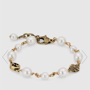 Gucci interlocking G flower and pearl bracelet